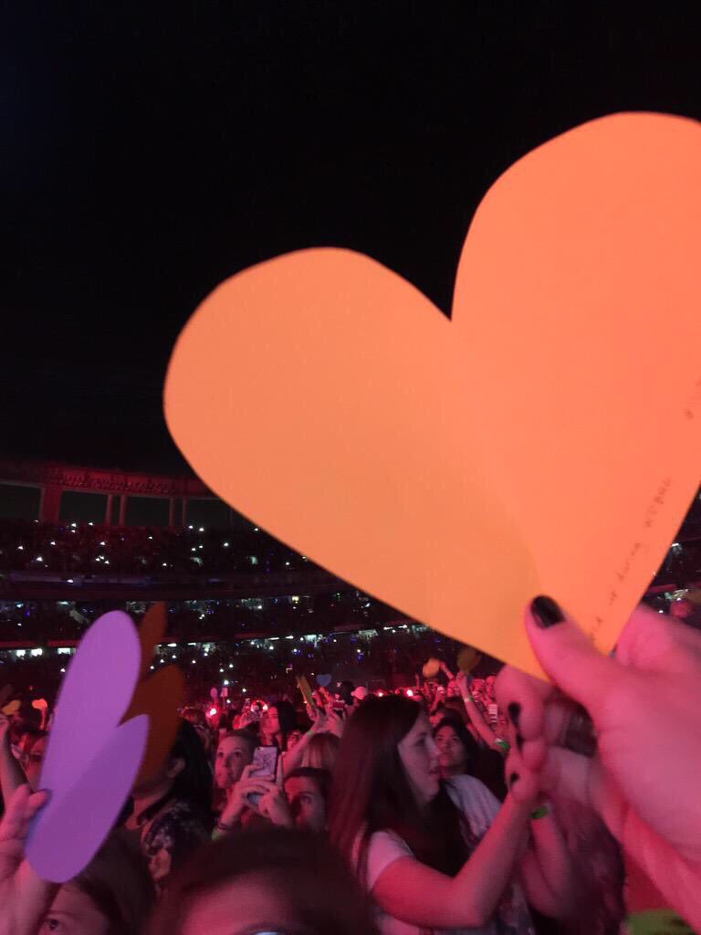 1DToursCA's tweet photo. Can you believe it's been #2YearsSinceOTRASD and #1DFanProjectCA 😭😭 tweet us your favorite memories!! https://t.co/x4ovzcqhx0