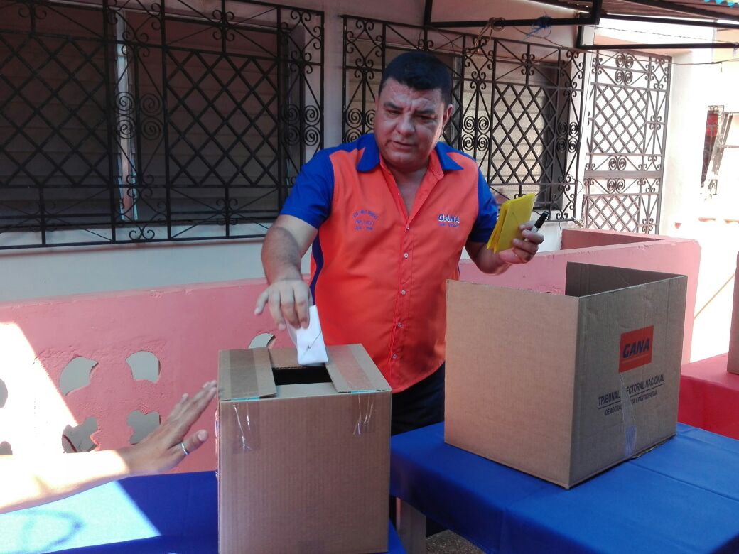 GANAOFICIAL's tweet photo. Dip.@payodiputado se somete al proceso #EleccionesInternasGANA #SanVicente para buscar la candidatura para una reelección en 2018. https://t.co/hQFf9Vw9sb