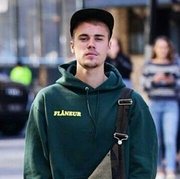 cagethxdragons's tweet photo. SE CADA UM QUE VISSE ESSE TWEET E COMENTASSE 30 VEZES COM AS TAGS DA VOTAÇÃO AJUDARIA MUITO!!

VOTE TO KCA
#KCAMexico #JustinBieber https://t.co/QjgR9scKDo