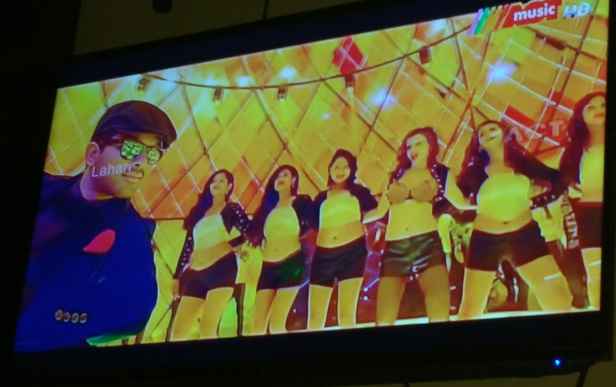 allusaiharsha's tweet image. #Boochade song 😘 playing in #ACTMUSIC #NELLORE channel 😚😚
Hero special songs 💃💃
Ani #bunny songs e🙆