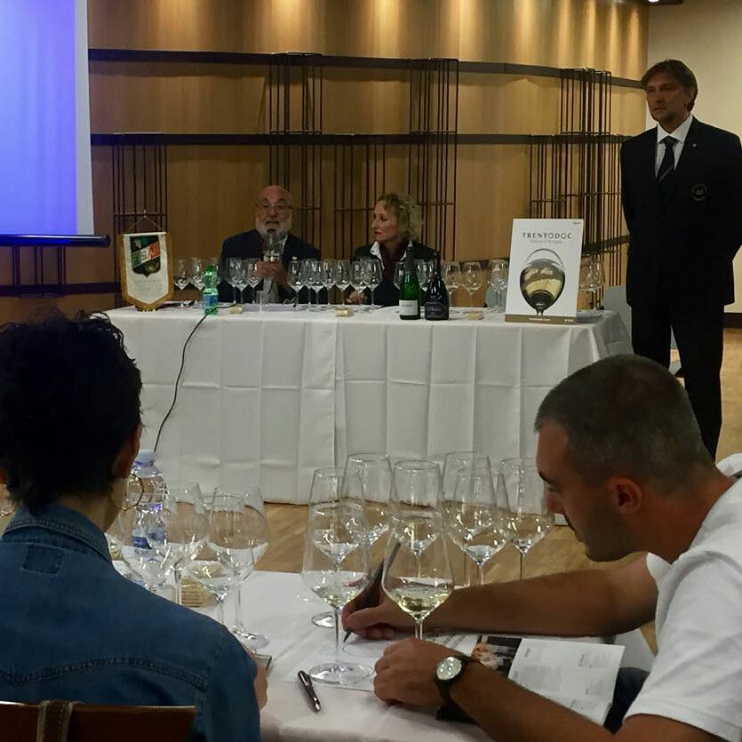 trentodoc's tweet photo. Le #bollicinedimontagna  nella Tuscia: degustazione #Trentodoc con Fisar Viterbo e il Miglior Sommelier d'Italia @laComitissa https://t.co/08jzUAg3wP