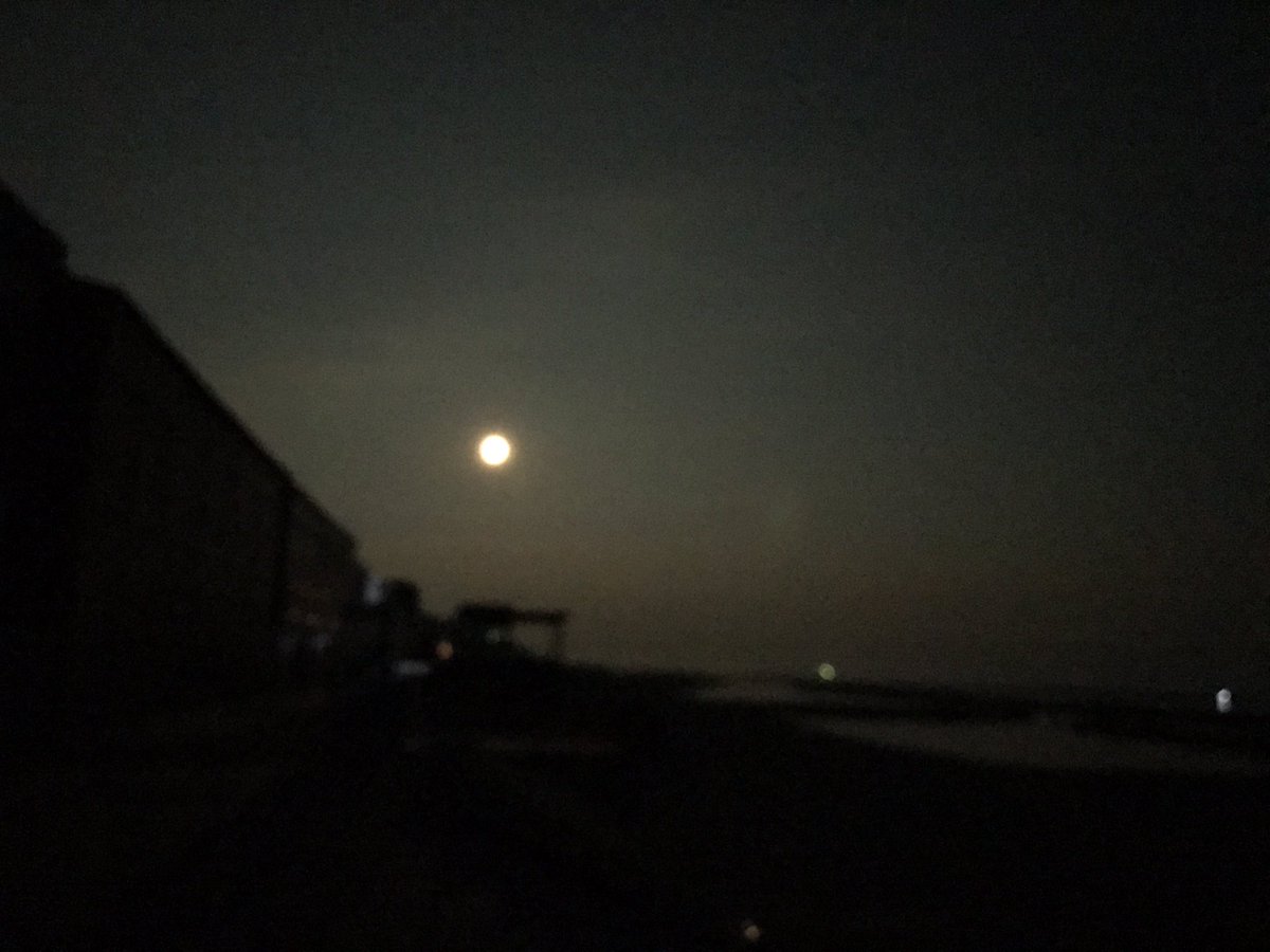 dj_nobu_ft's tweet photo. 月が美しく夜空に映える日に数年ぶりのDJを大満喫させていただきました。一曲目からバッチリハマりめちゃくちゃ集中出来ました。慕ってくれる若者にも自分なりのベストなアンサーを出せて一安心。良いタイミングで新潟に再訪できて嬉しかったです。
超楽しかった。
ありがとうございました😊 https://t.co/1wwFNn4zyH