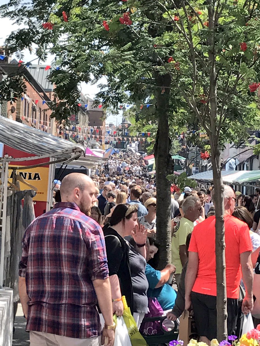 The sun was certainly shining today in Belper! Great to see friendly faces at <a href="/Fresh_Basil/">Fresh Basil</a> @tea_tourist <a href="/NourishBelper/">No44</a> #BelperFoodFestival