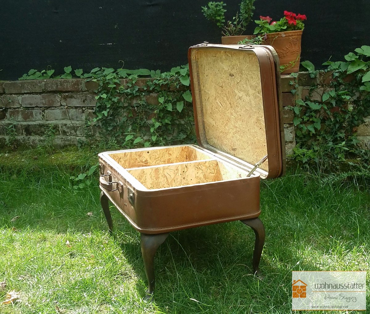 wohnausstatter's tweet photo. #Couchtisch aus altem #Koffer
#upcyclingproject #redesign #wohnideen #wohnaccessoires #landhausstil #antique #vintage #deko #woodart #home https://t.co/6s6suAFQSw