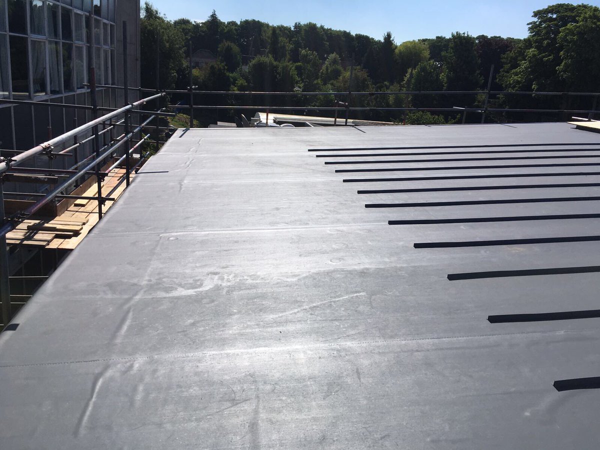 BECCONSTRUCTION's tweet image. Simon Langton - New Tong Centre - Roof on and Windows installed @WoodleyColesLLP @BDBDesignLLP