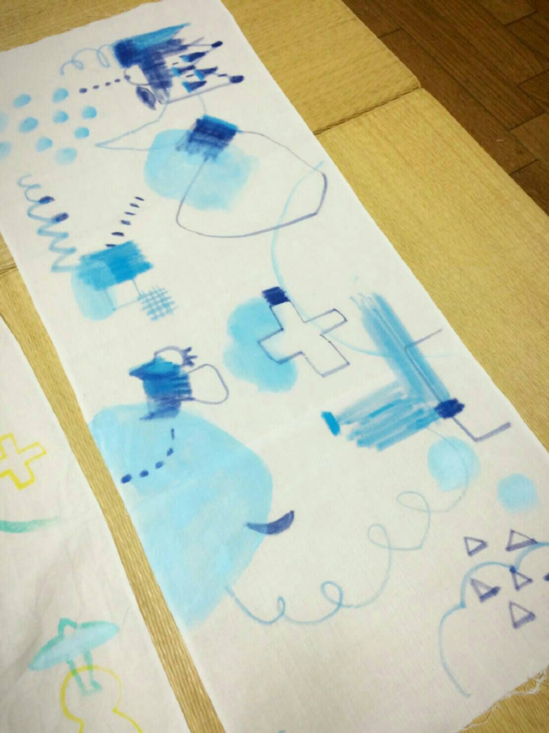 本と手ぬぐい7 Zineと手ぬぐい4 本とてぬぐい 市川友佳子さん イラストレーター のほか版画も制作されておられるお方 今回はなんと 手描きのドローイング手ぬぐいです 鮮やかな色が美しい T Co U3h5alte2y T Co Pcnizdilyd Twitter