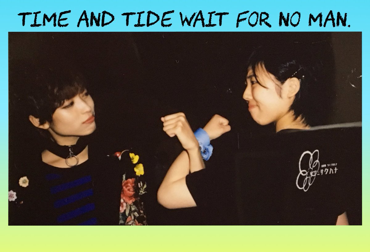 F_aiba_amipon's tweet photo. 現場に行けない事を悔やむより
行けた時の喜びを胸に今を頑張る
当たり前だけど結構難しいんだよね
でも、その為にこのポーズでポラ撮ったんだ。がんばります。
#timeandtidewaitfornoman https://t.co/8iD4WeJQSc