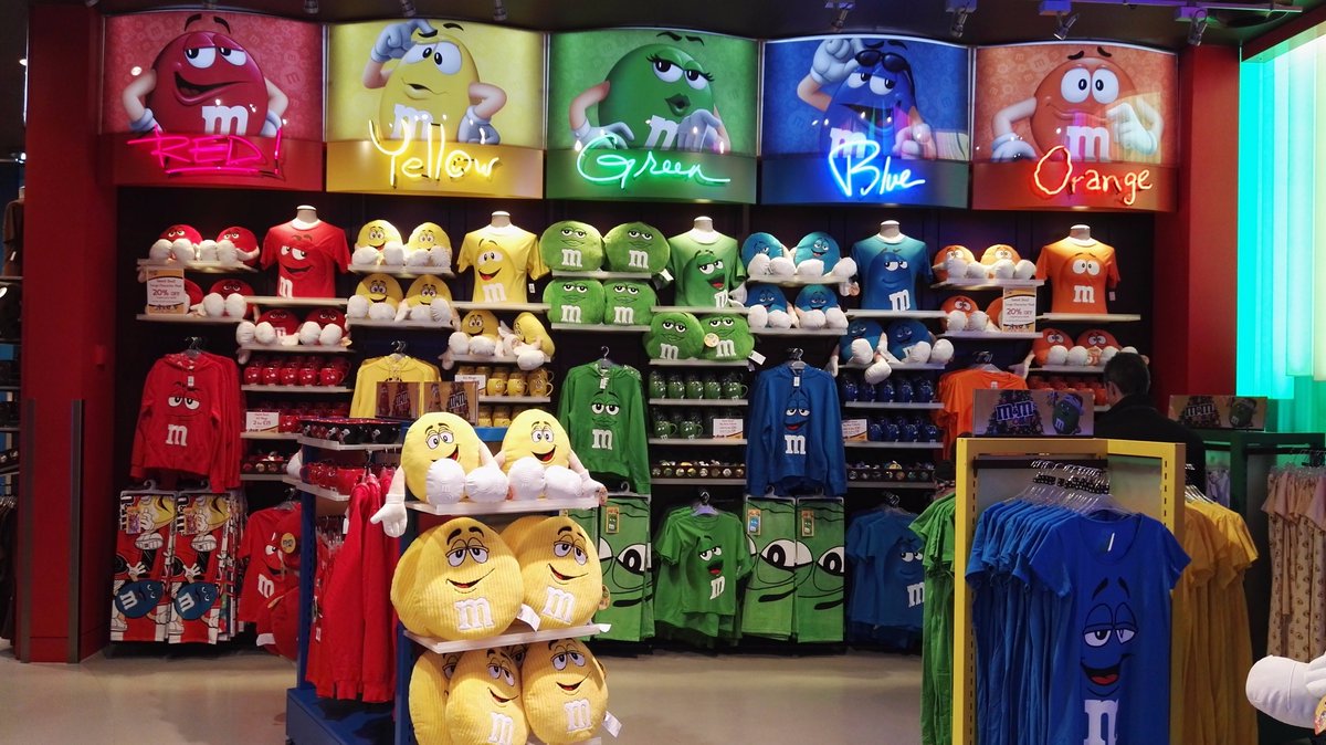 amusementhub's tweet photo. #retail &amp; #attraction: #retailtainment #experience at #MMsWorldStores #London https://t.co/NoiEykiLhz https://t.co/0aK2qr3ttm