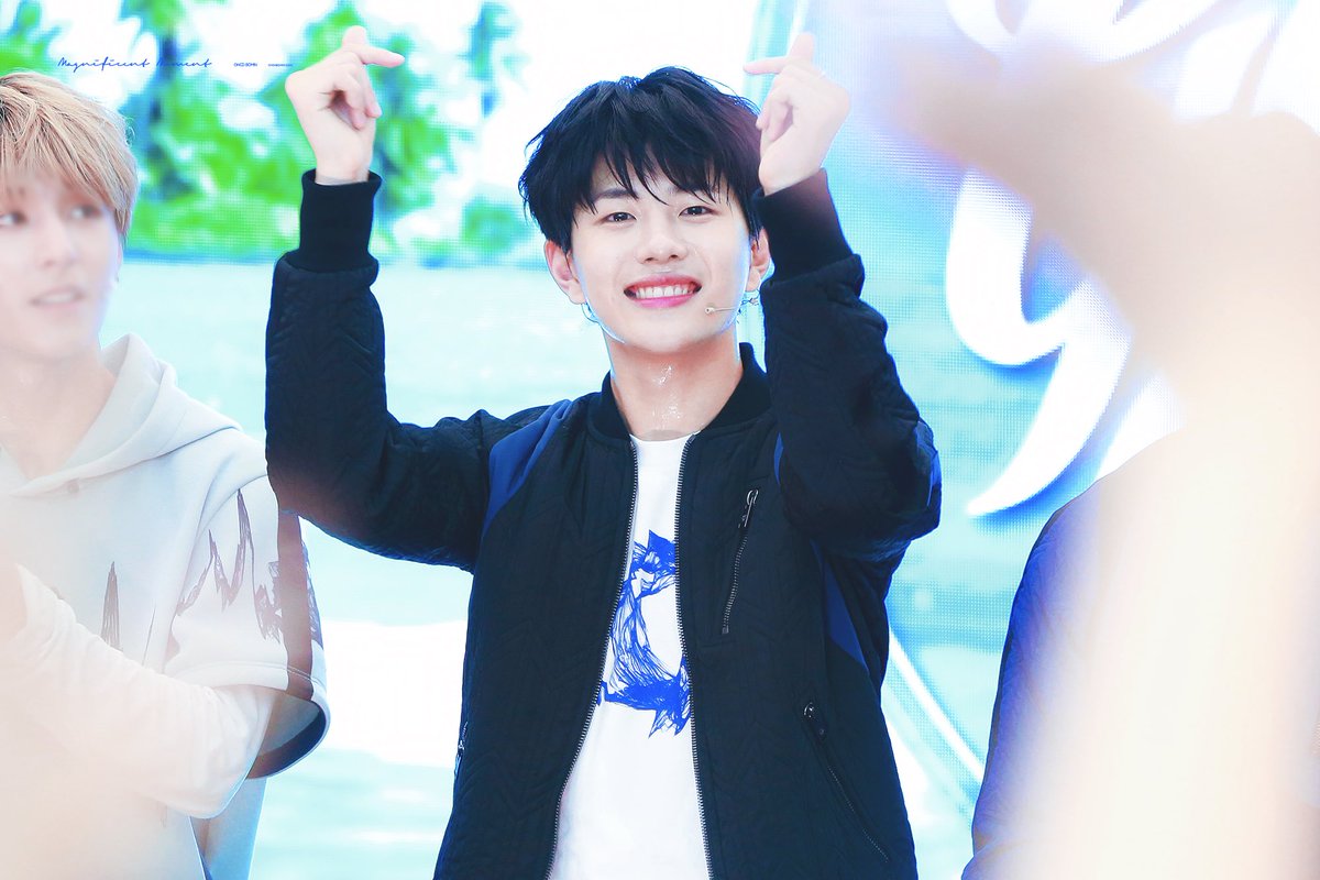 choibomin_com's tweet photo. 170709 코엑스 게릴라 #골든차일드 #보민 @Official_GNCD 

🐰❓ https://t.co/qPHLLknMvJ