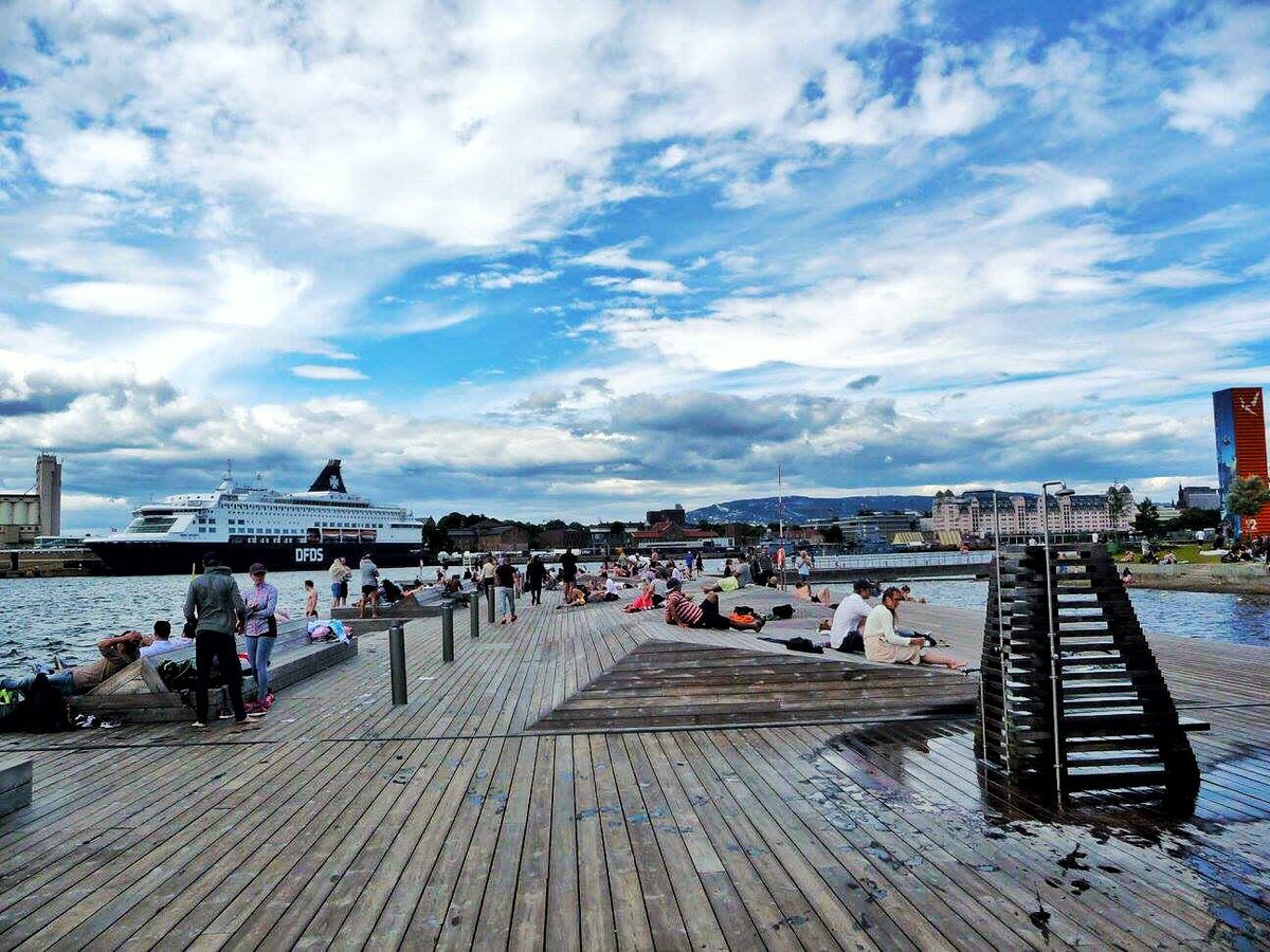 AndreassenLena's tweet photo. Lovely day at Sørenga in Oslo #Visitoslo #photography #pakatrip #IDtrav #travelblogger #NaturePhotography  @photocliques @OsloHavn https://t.co/g6sLMWDZhd