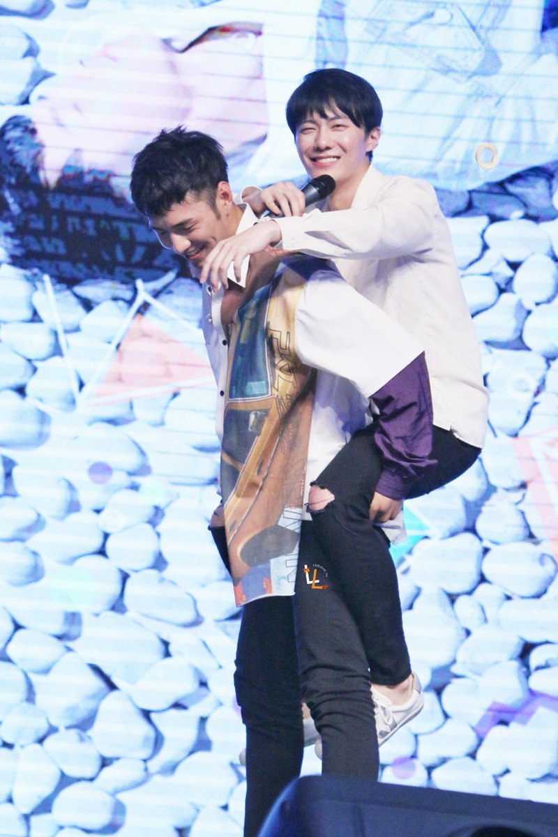LeoLucas_TH's tweet photo. มันก็จะแอบเขินหน่อยๆ

#LeoLucas https://t.co/wbRER7xetL