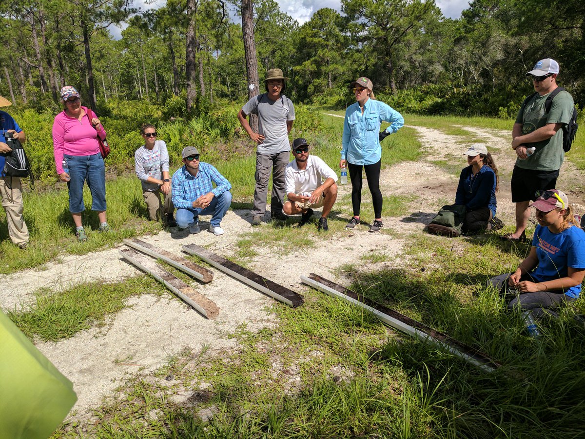 _FAESS's tweet photo. Dr Osborne's soils class.  Can anyone spot the FAESS hat? https://t.co/WcLeNGvReX