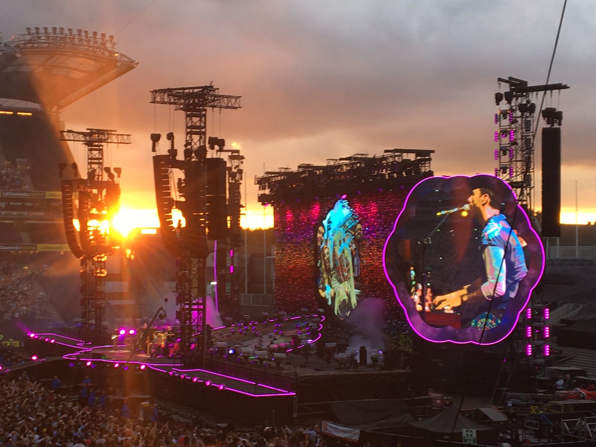 AngelaFitzpa's tweet photo. #ColdplayDublin #coldplay #Crokepark https://t.co/sWMxlDGUHE