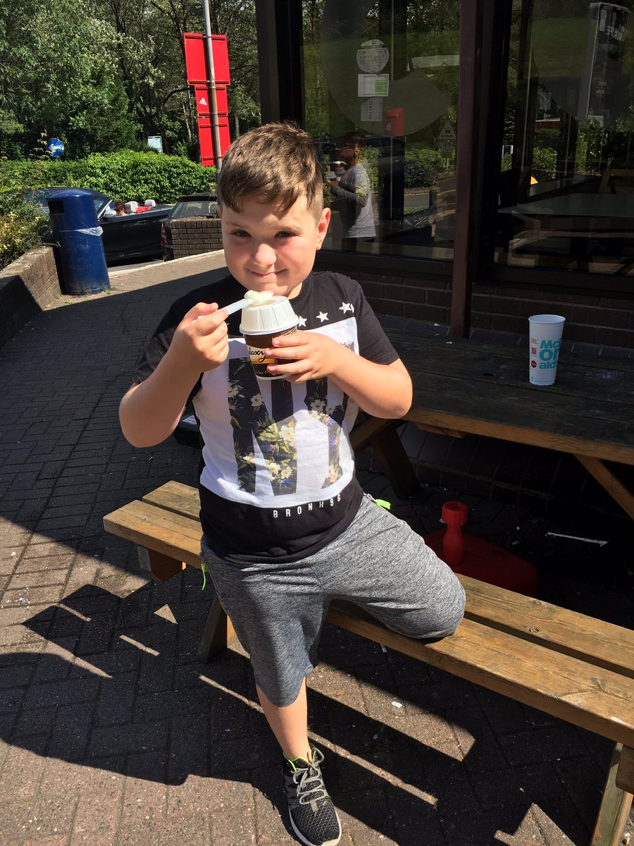 tybllan2017's tweet photo. McFlurries at the Services! https://t.co/S9IBHOYhOn