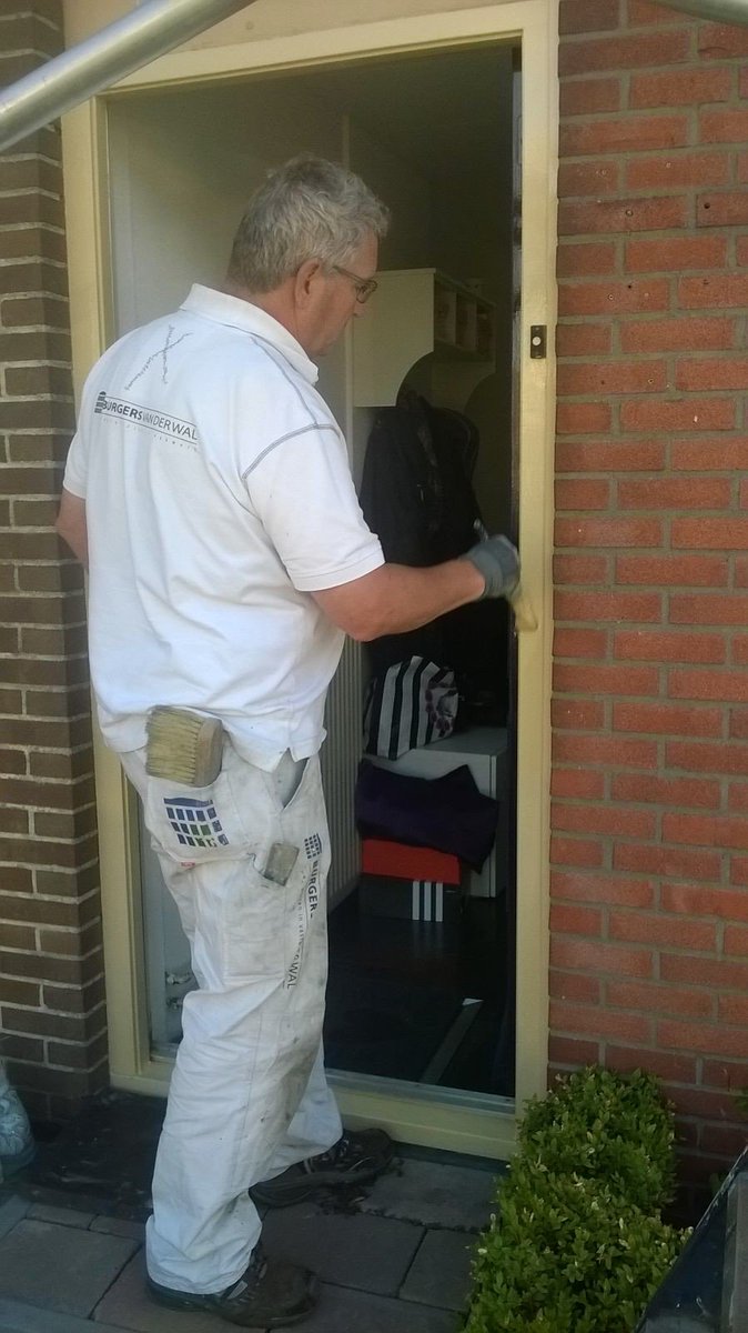 BvdWD's tweet image. Vaklieden van Burgers van der Wal voeren planmatig onderhoud uit aan 82 grondgebonden woningen in Heerde.