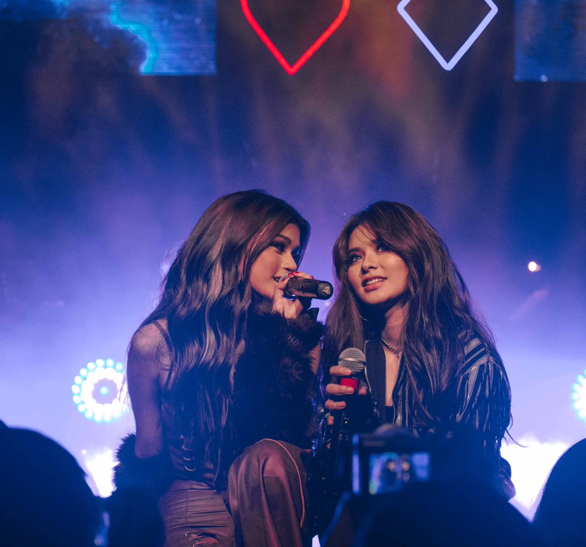 MissMarisRacal's tweet photo. Find someone who pisses you off but makes you laugh right after ❤️ https://t.co/CeYzxoI3oR