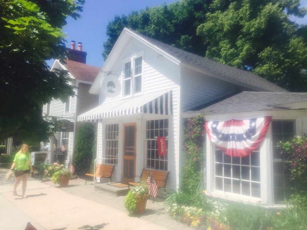 Beautiful small stores in Harbor Springs, MI: Hampton's of Midwest