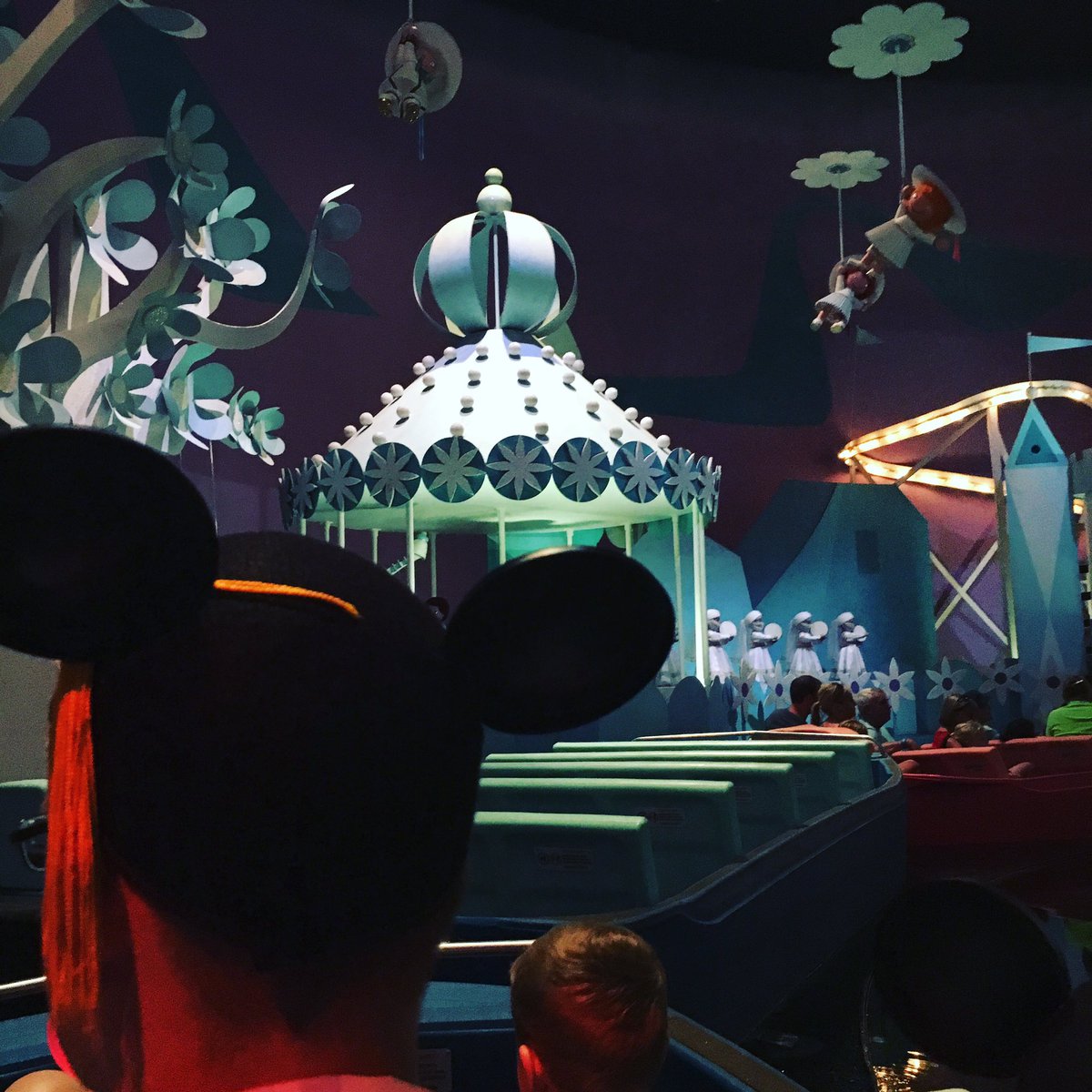 jwalterhackman's tweet photo. Stalled for 30 min on  It's a Small World ride with music stuck on replay. #Isthishell #MagicKingdom https://t.co/2efoQwGs0M