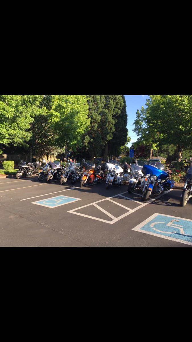 AdTheoaks's tweet photo. Our 3rd annual classic car and bike show was a huge success. Our silent &amp; live auction raised over 3500 for Alzheimer's @TheOaksRet https://t.co/wyefvI7fc1