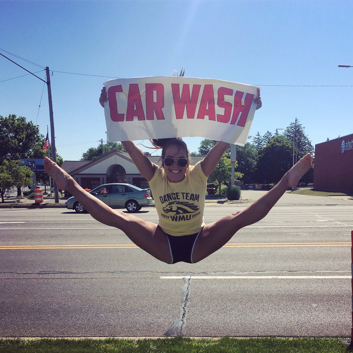 WMU_DanceTeam's tweet photo. We're having a car wash! We are at the Taco Bell at the corner of West Main and Drake! Come out and support! 🚗💦 https://t.co/Dbsr1tbHNs