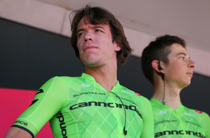 Cyclingnewsfeed's tweet photo. Rigoberto Urán wins stage 9 of the #TDF2017
https://t.co/oUmlslKtKS https://t.co/erDAp8QC68