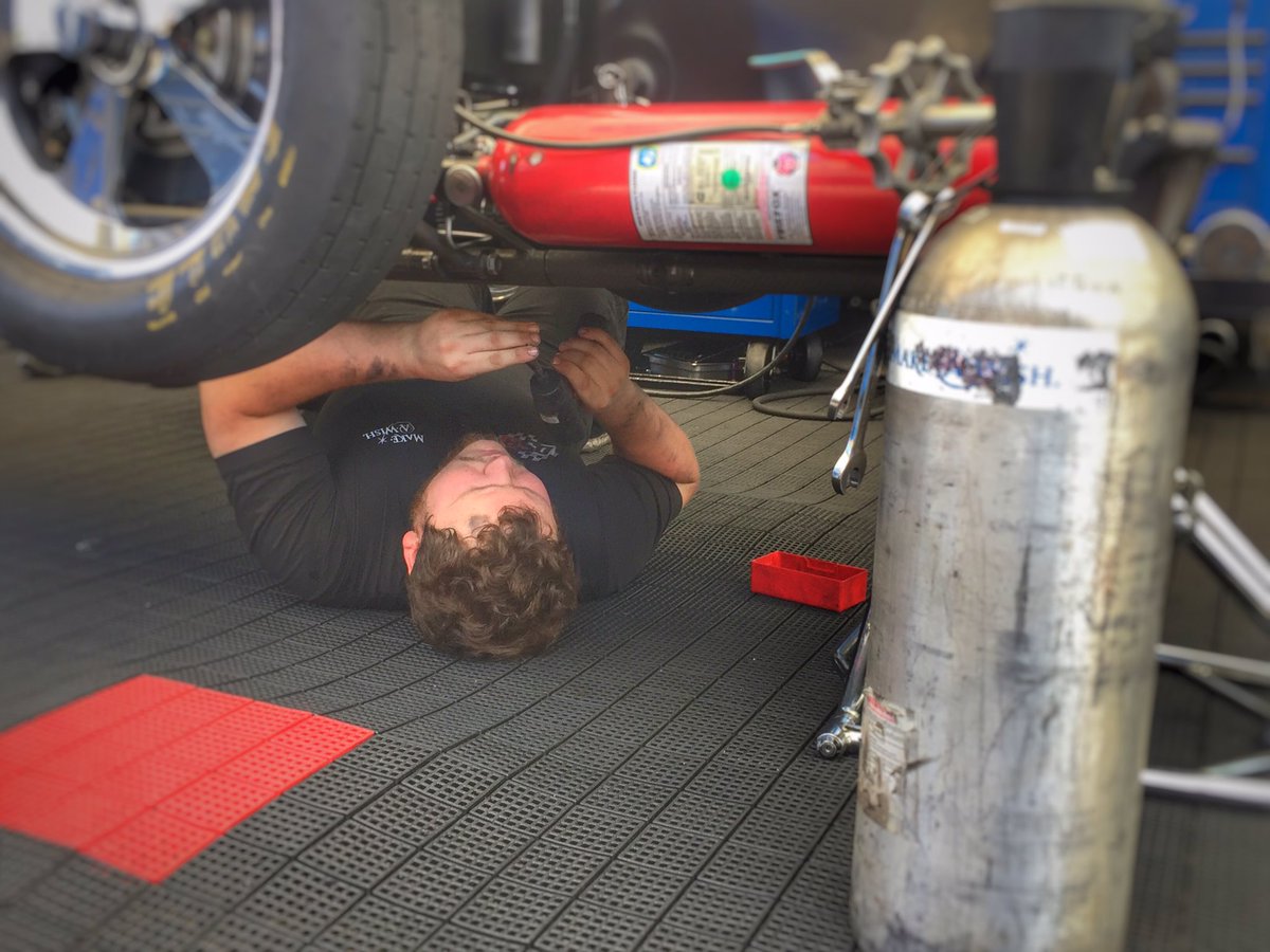 TommyJohnson_Jr's tweet image. Don't worry. He's working and not napping. 🔩🔧#bottomend #NHRAonFOX #Route66Nats