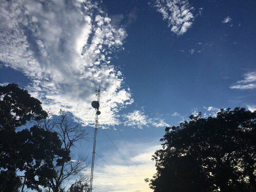 nongnarinp's tweet photo. เราชอบท้องฟ้า รู้สึกเหมือนอยู่กับคุณเวลาแหงนมอง #myhappinessCampaign https://t.co/5FuC0jlnV8