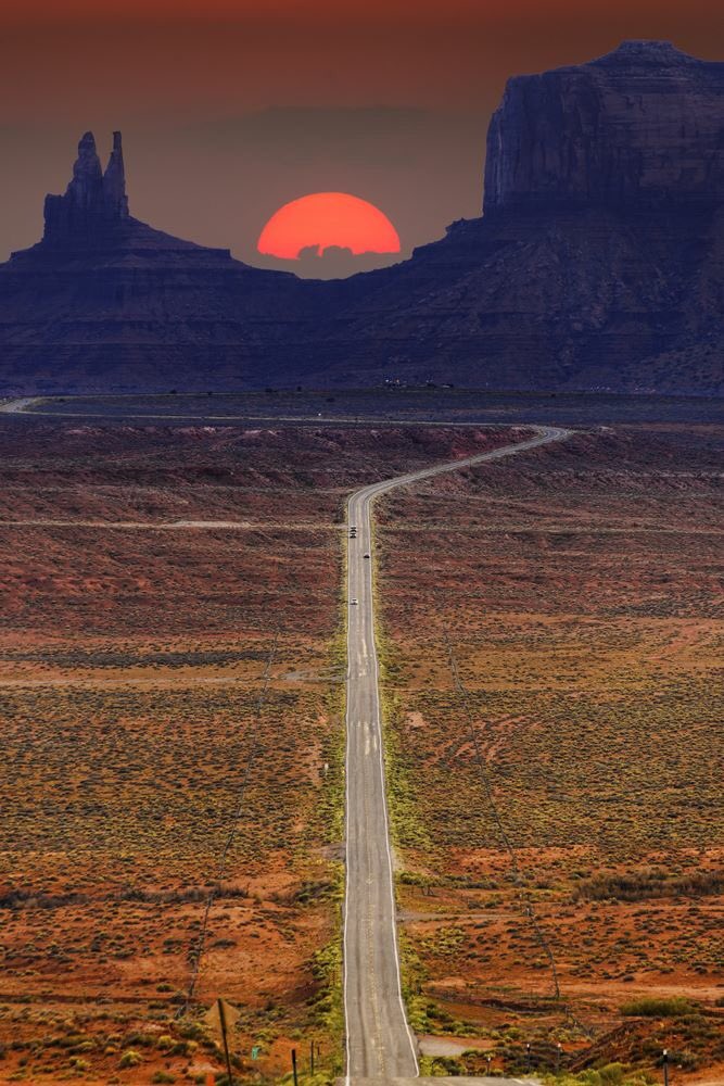 AmeriCamp's tweet photo. U.S. Route 163, Monument valley, Utah, USA. https://t.co/6oIHXs7RqN