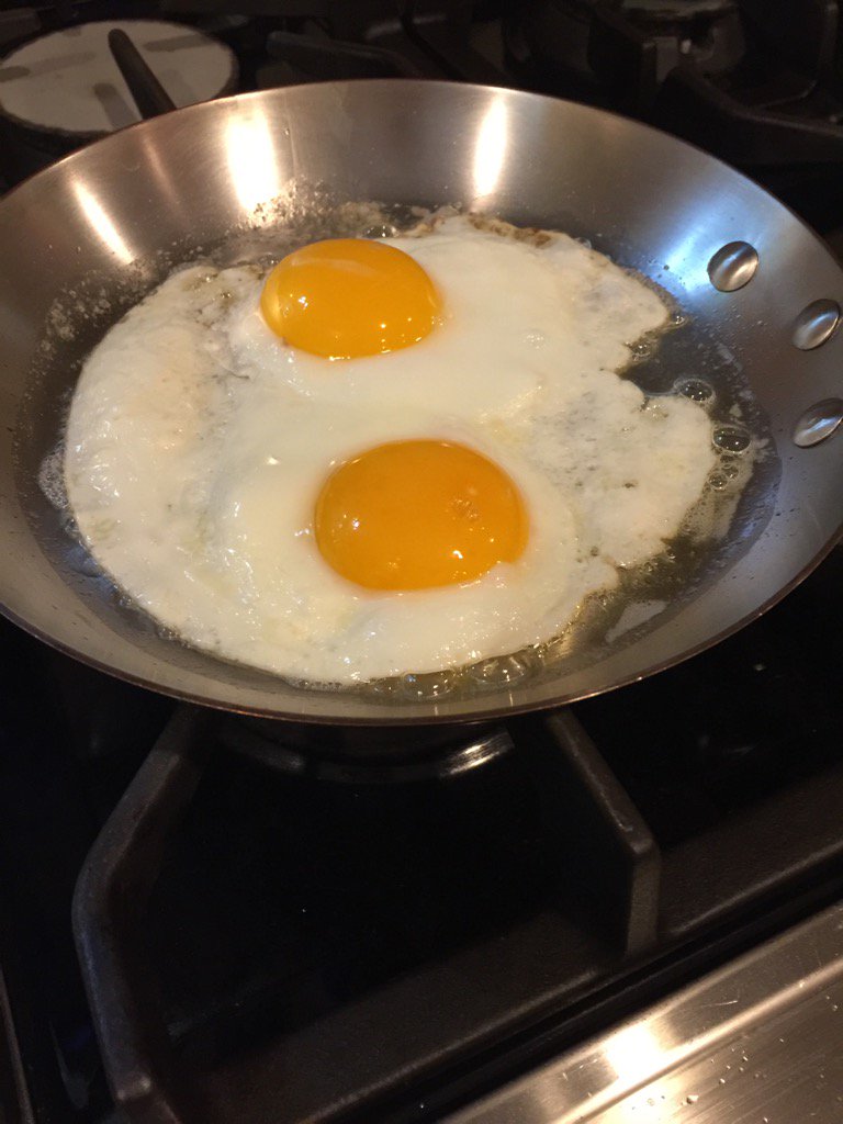 bakerannef's tweet photo. Eggs = happy #buylocal https://t.co/nOFihtxgnJ