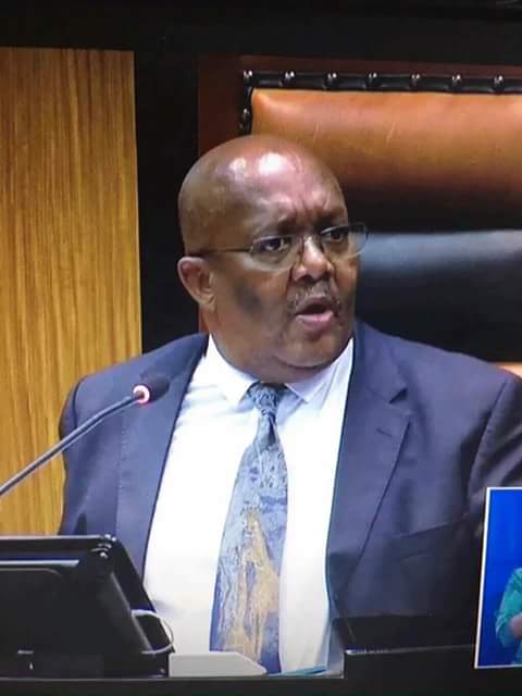 NjUhuruMapapu's tweet photo. #IdolsSA but those judges mistreated that Candice girl. https://t.co/Ima72hPVhO