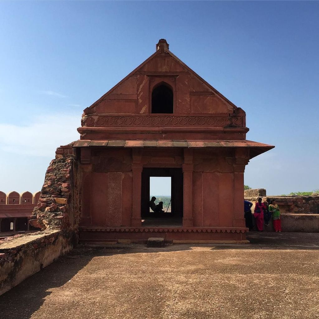 alykhank's tweet photo. On guard #perspective #fatehpur #sikri 🇮🇳 #travel2016 https://t.co/bo28VChXSN