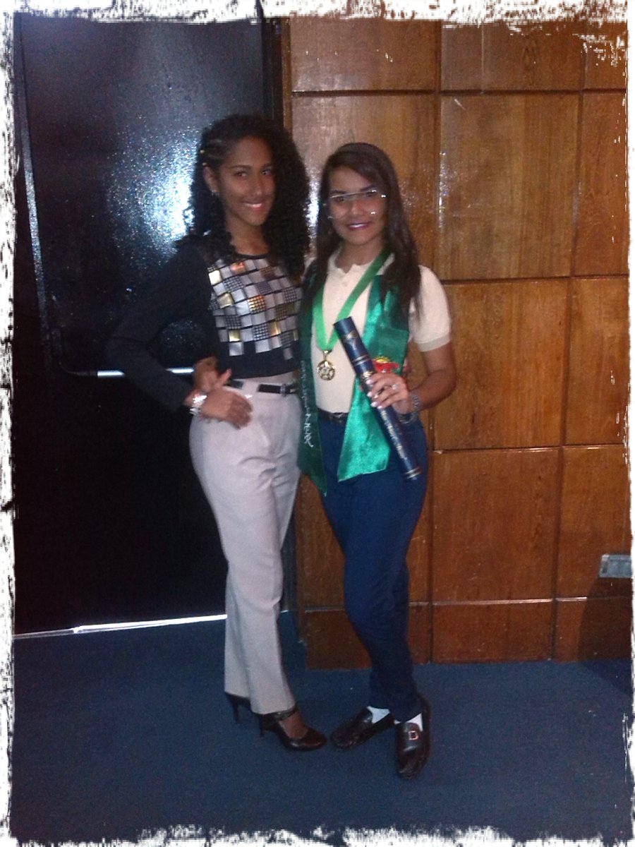 Apsoto31991's tweet photo. @LoretoLocutor  @Bivirosales Muchachosss Ya Me Gradué ...😍😍👏👏 https://t.co/V1sXUtDMZQ