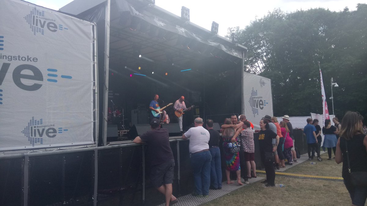 Kayleigh_IoT's tweet photo. Getting our rock on ! #basingstokelive https://t.co/DhGnbpfrUY