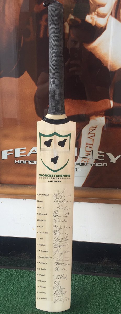 GIVEAWAY!! We are giving away a Worcester 2016 signed cricket bat! Follow &amp; retweet to have a chance of winning 🏏Comp ends Sun 16th July