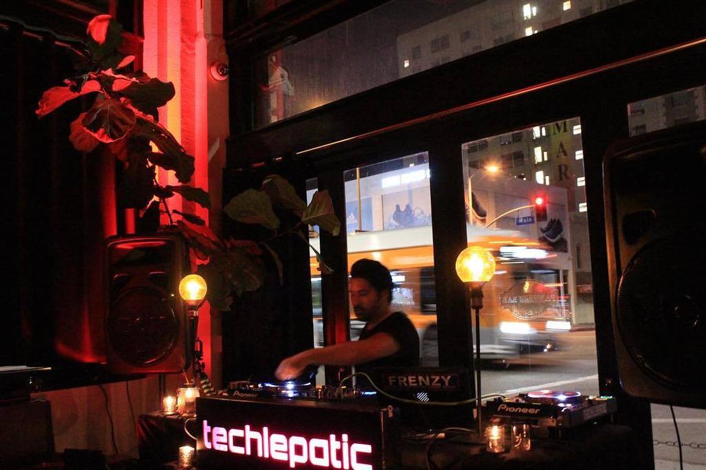 Techlepatic's tweet photo. @djsteveprior holding it down at @patternbar #djset #patternbar #techlepatic #housemusic #deephouse #techouse #dtl… https://t.co/UbYTeIWMkz https://t.co/0lk9ttaXQz