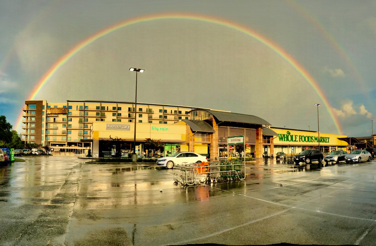 richmondtalbert's tweet photo. @WholeFoods bow still pointing up https://t.co/PzQXI9RPrL