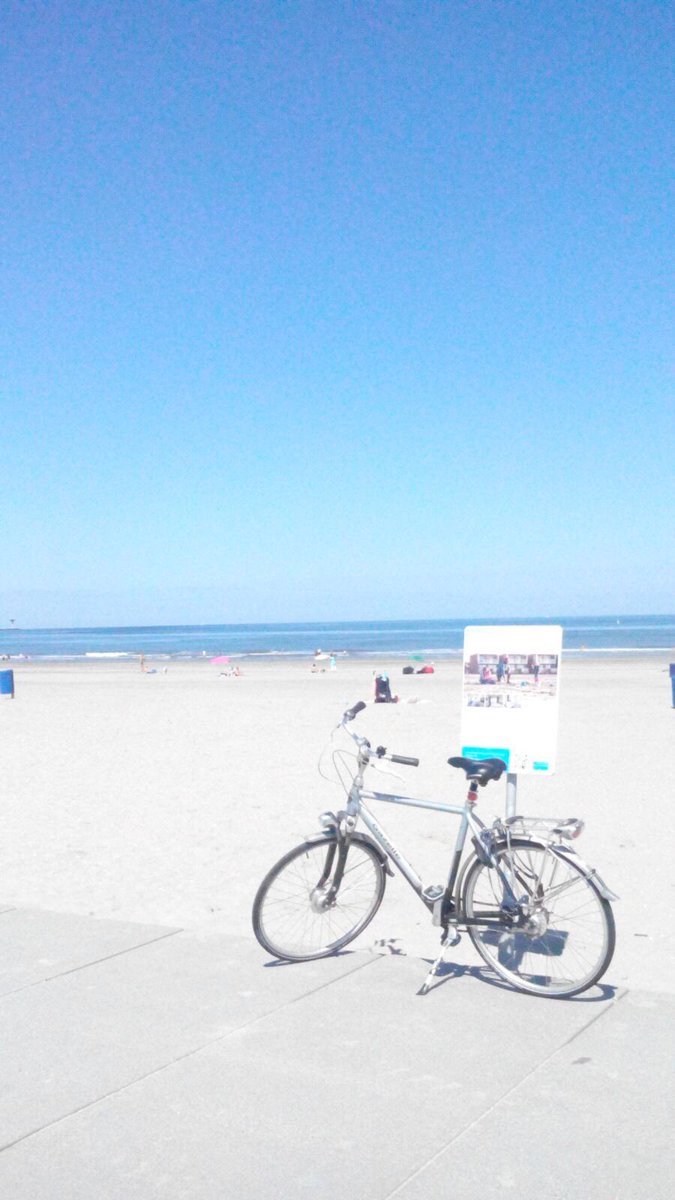 TourLiberiaP's tweet photo. Where is this? #Sunnyday at the #Beach In #Rotterdam #Netherlands #Travel light . https://t.co/cSwbnBBNau