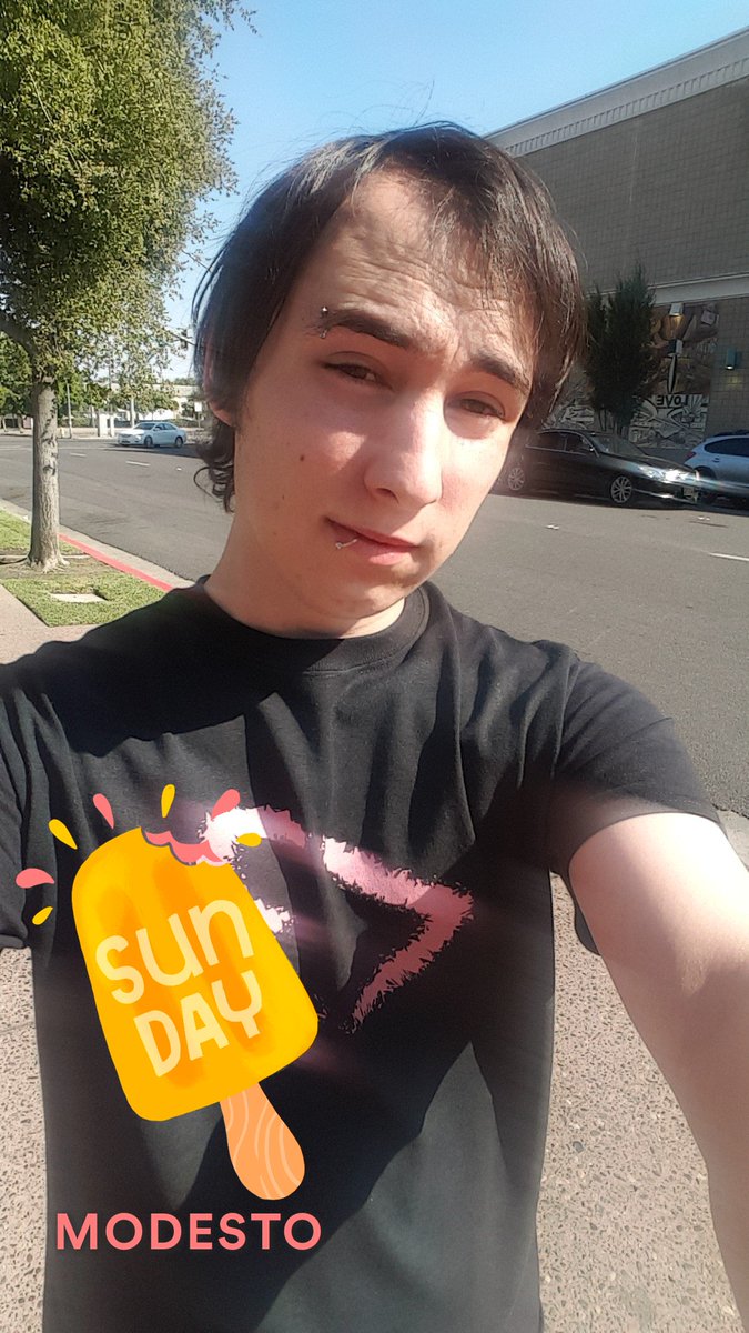 TankofJank's tweet photo. I have made it. Its a nice day to be in a convention hall. #ModestoCon https://t.co/rlCZQ9mRCL