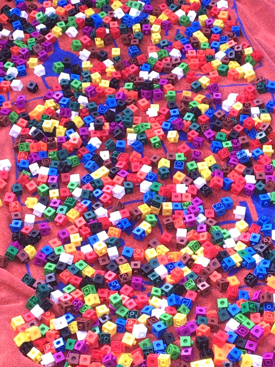 DaisySCT's tweet image. De rekenblokjes kunnen schoon en fris naar de nieuwe #unitC op @campuscolumbus. Maar eerst nog even opdrogen.