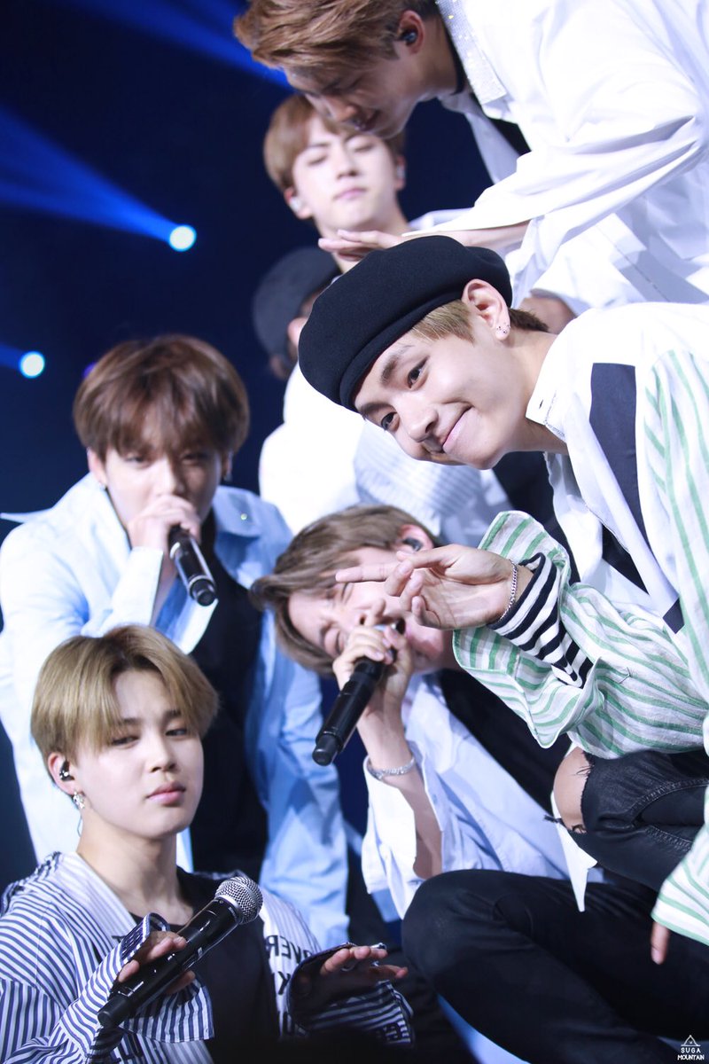 jiinbtsot7's tweet photo. Happy ARMY anniversary
#HAPPYARMYDAY
#HappyArmysDay
#4YearsWithARMY
#4YearsWithBTS https://t.co/oXXwcmoKnI