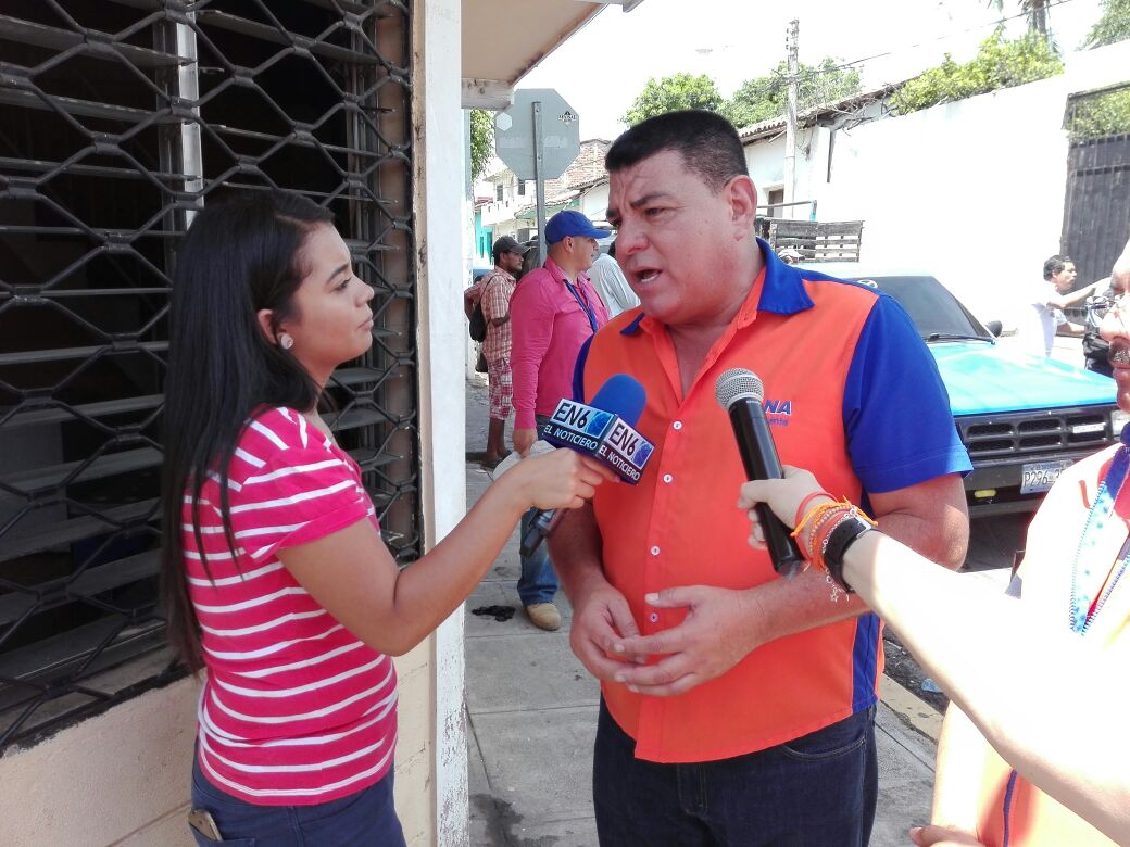 GANAOFICIAL's tweet photo. Nuestro Director Departamental de #SanVicente @payodiputado brinda declaraciones a los medios sobre proceso #EleccionesInternasGANA https://t.co/Ol6gRvk1HC