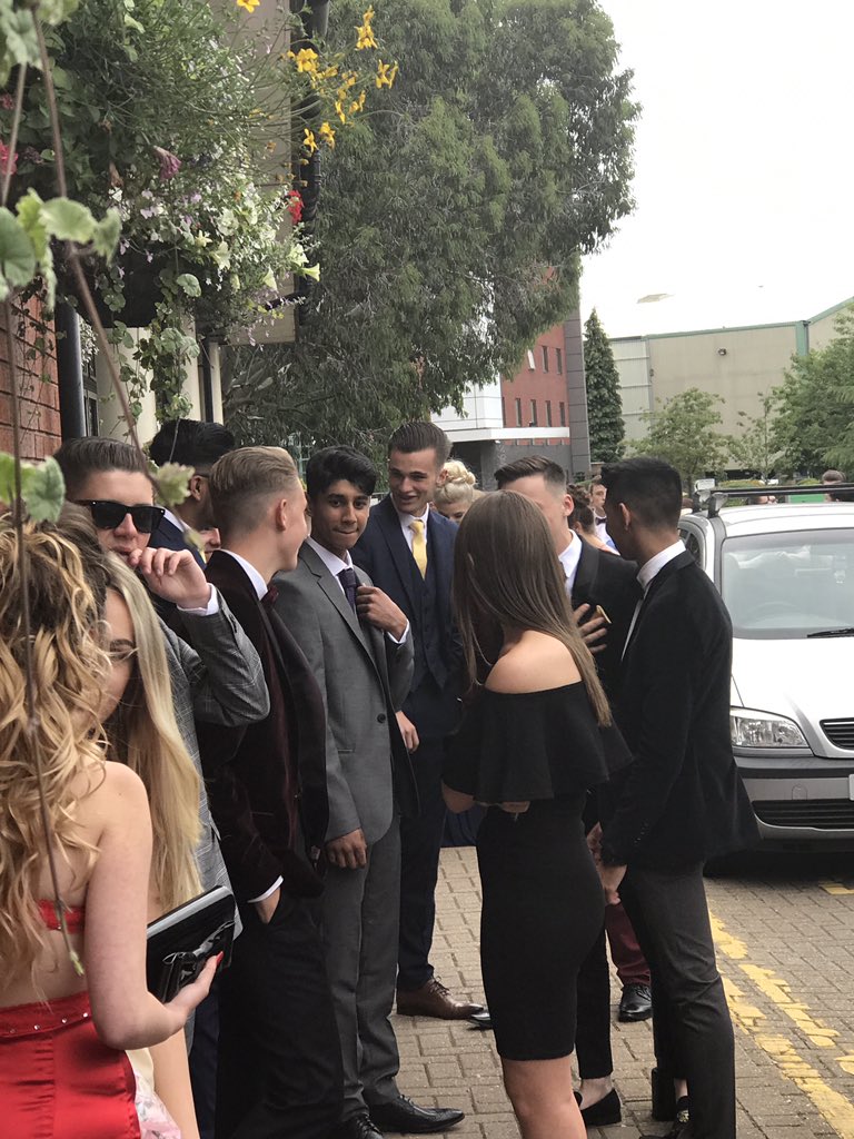 telfordpriory's tweet photo. #designerSuits #beautifulDresses #flashCars #smiles #friendship https://t.co/B8o6JU0jQ7