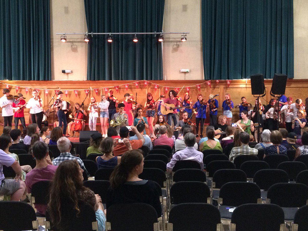 TheEFDSS's tweet image. .@between2streams  leading everyone in a finale tune.We can't quite fit on the stage at @cecilsharphouse! #youthfolk