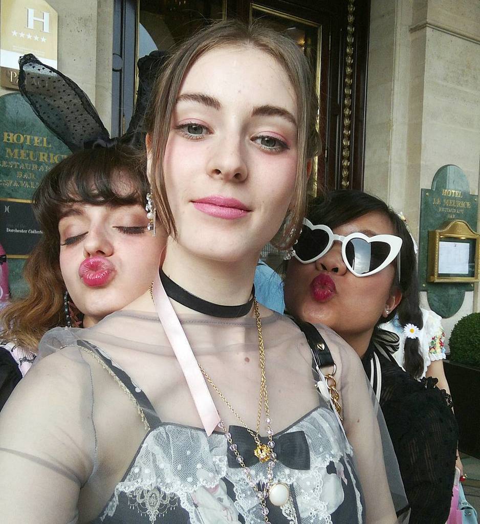 Chloe_chieko's tweet photo. My kind of squad π
#muchlol #today #angelicpretty #teaparty #paris https://t.co/baPSA74vld https://t.co/JquH0r17ix