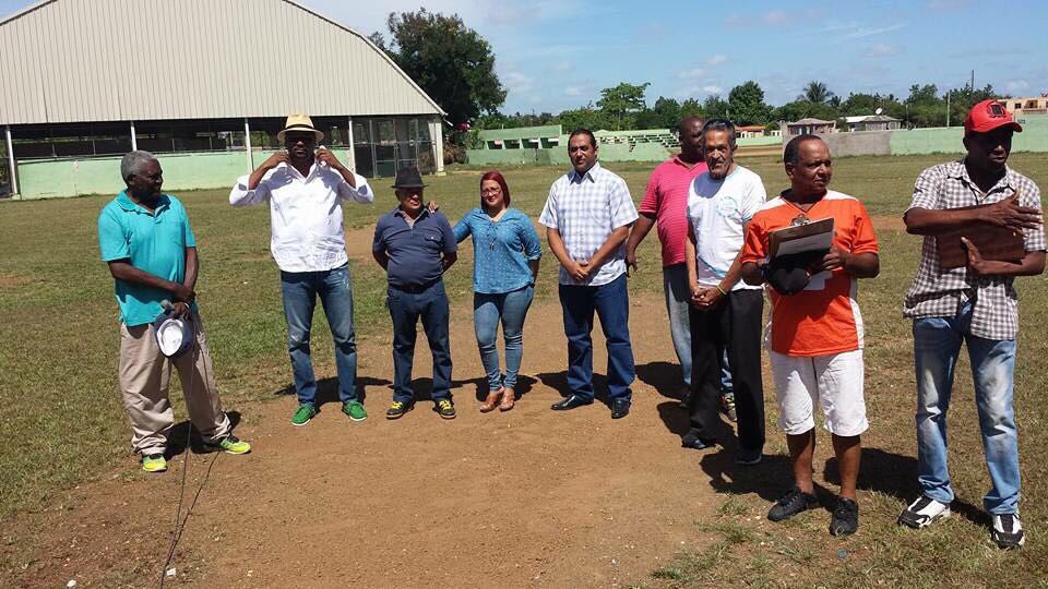 SindicoCocolo's tweet photo. #Deportes Primer juego de #softball añejo, realizado hoy domingo en #Quisqueya #Patrocinado por #FedericoSoriano #Cocolo Alcalde que trabaja https://t.co/L1QWWfeEMu
