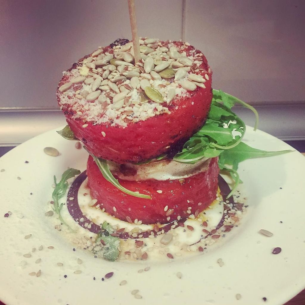 angelcreativoad's tweet photo. Sandía a la parrilla + queso de cabra + rucula + parmesano + frutos secos
#foodporn #foodies #domingo #IamAD https://t.co/vTUShYG4kB https://t.co/96CV7v65r2