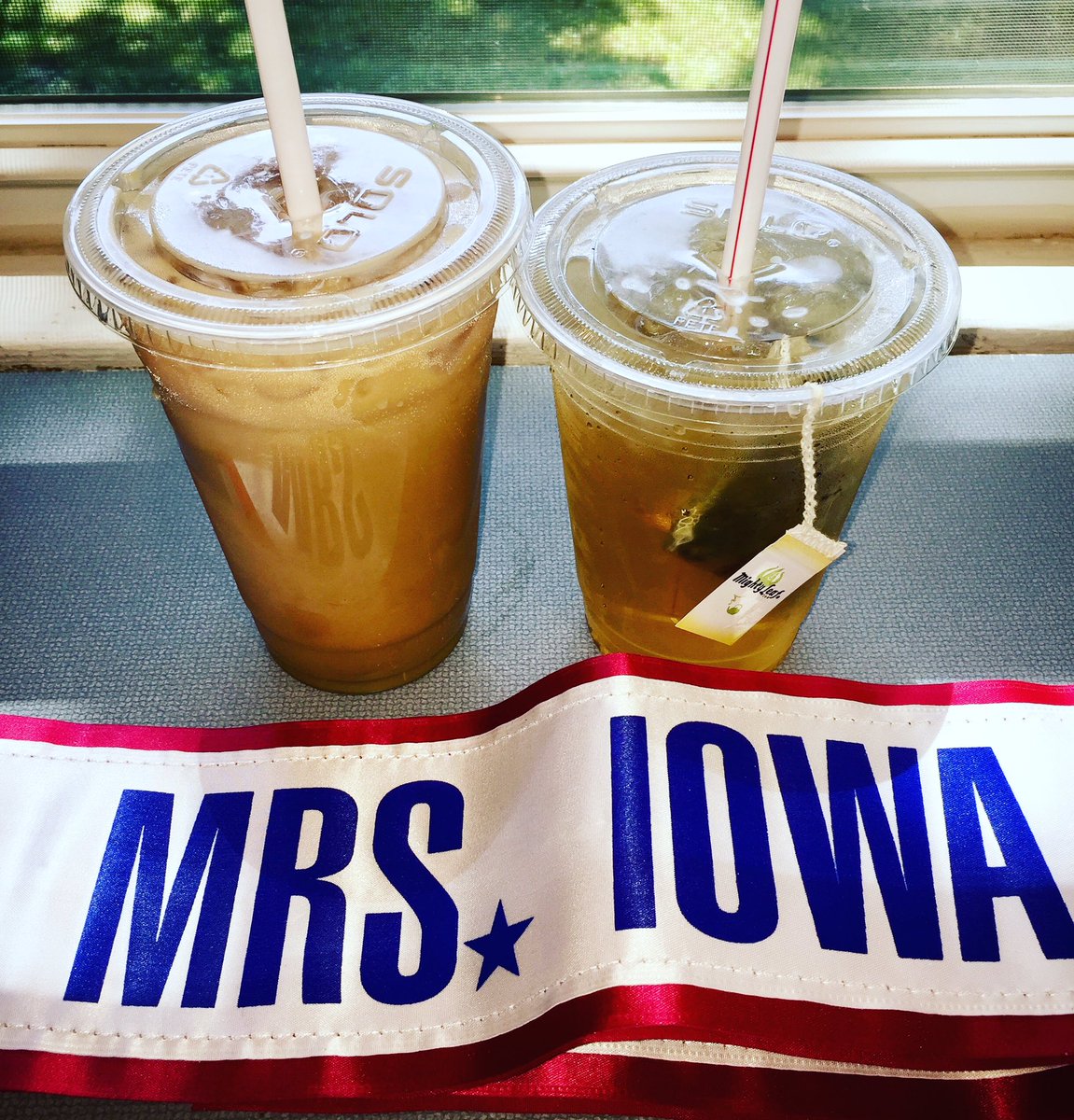 JillBreesBarr's tweet photo. Happy 4th #birthday to our friends at @BlackEarthJava 🎂 Detox tea for me & iced mocha bianca for @mikebbarr #BlackEarthJavaSummer https://t.co/VoxKOiayOT