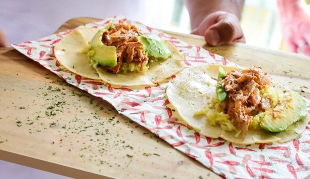 KanKunSauce's tweet photo. Spicy, smoky chipotle Chicken Tinga Tacos @Ponchono8 made easy #CookMexican #MexiFest #MexicanFiesta #KanKun https://t.co/hmdMKSPV5p