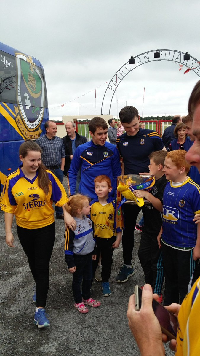 PearsesRossies's tweet photo. What's yellow and blue and goes beeb, beeb the Roscommon bus reversing into Pearses car park with the Nestor cup @EamonnOHara8 https://t.co/AZzNbYIXqK