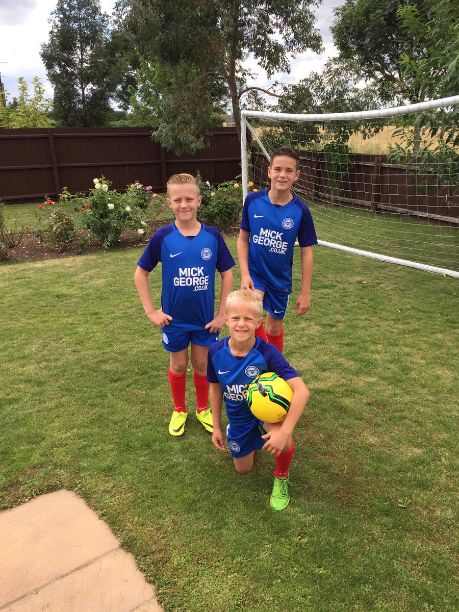 12Posh11's tweet photo. @DMAC102 @JackBaldwin_6 My 3 boys enjoyed today and got to meet Jack Baldwin .... they been talking about it all day! https://t.co/idy9QDU6rE